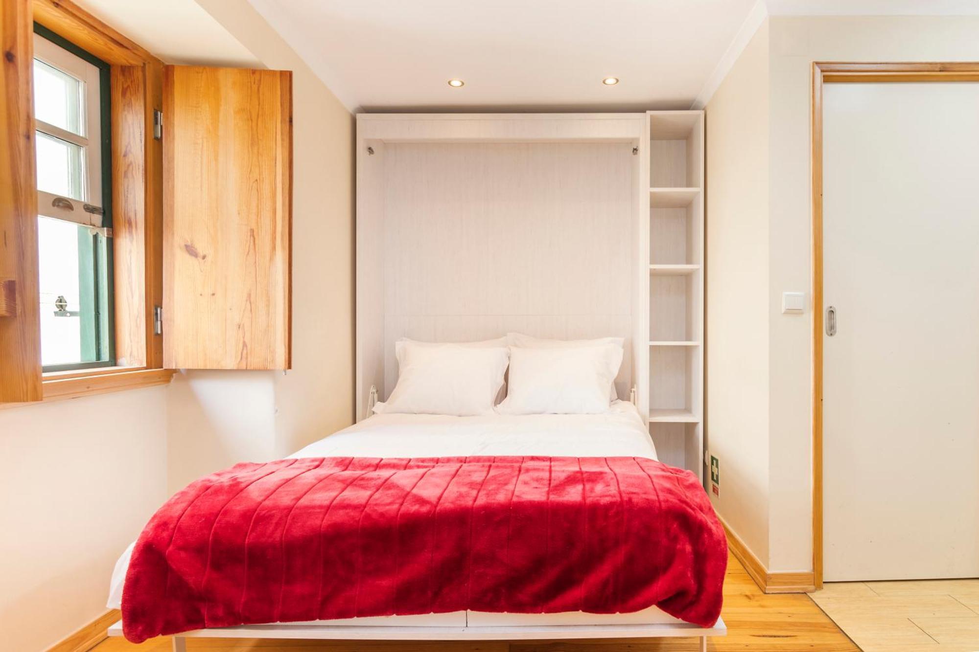 Budget 1 Bed Down Town Лиссабон Экстерьер фото