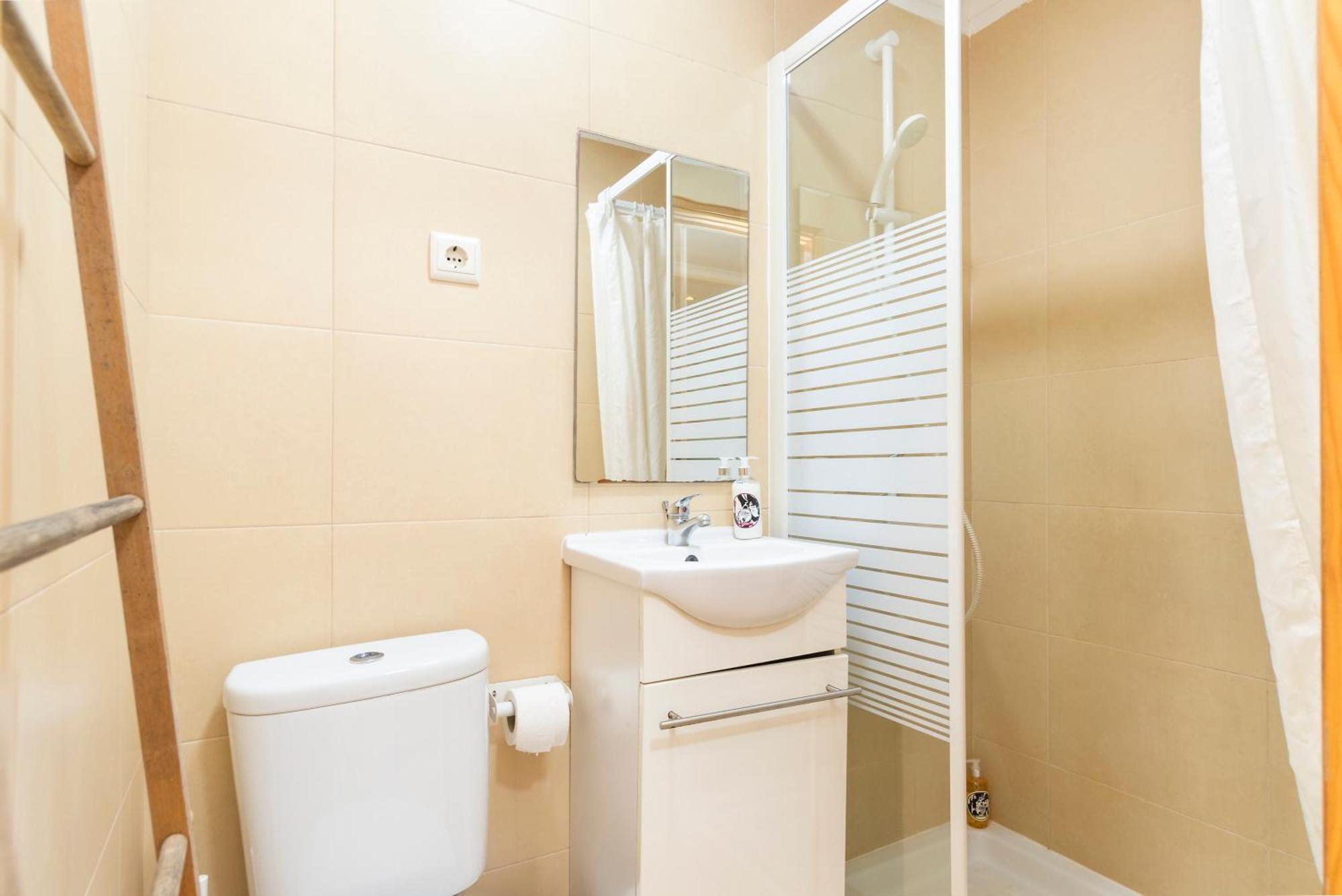 Budget 1 Bed Down Town Лиссабон Экстерьер фото