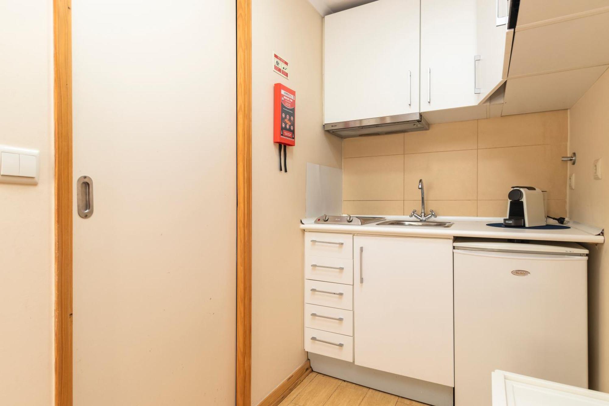 Budget 1 Bed Down Town Лиссабон Экстерьер фото