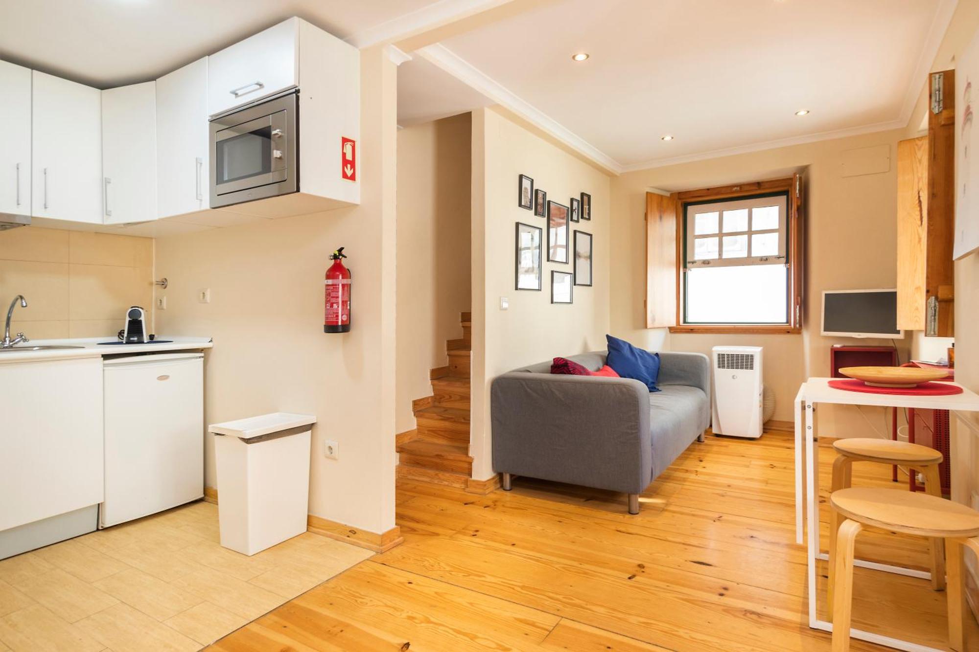Budget 1 Bed Down Town Лиссабон Экстерьер фото